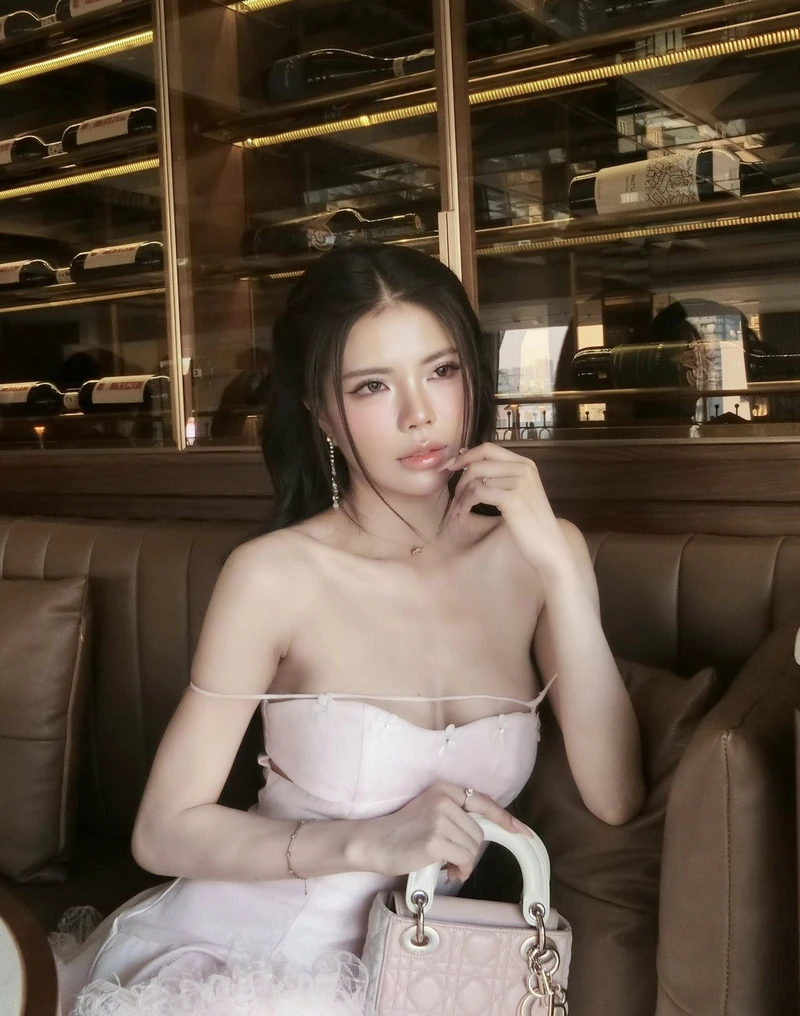 Body căng mọng của Mai Dora trong bộ đồ bơi