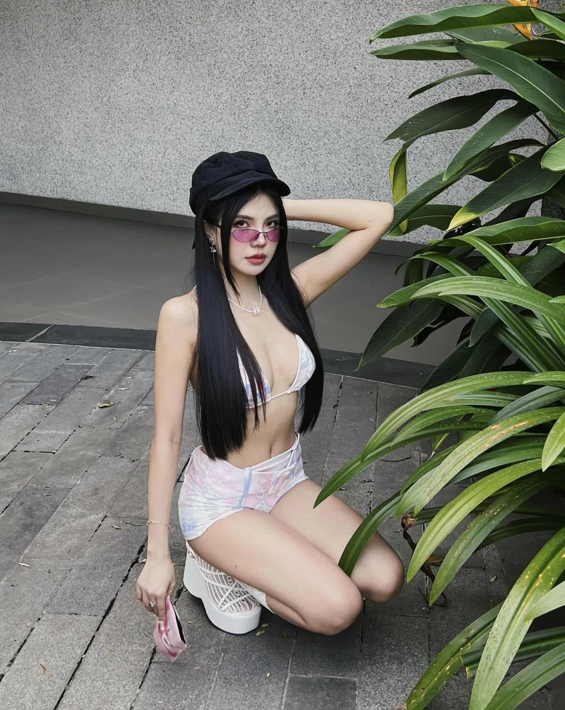 Body săn chắc đầy sức hút khi Mai Dora diện bikini