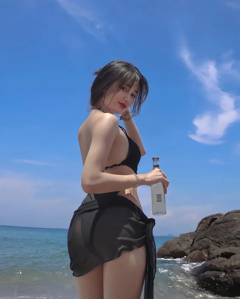 Chi tiết rõ nét giúp gái xinh TikTok mặc bikini hợp làm hình nền