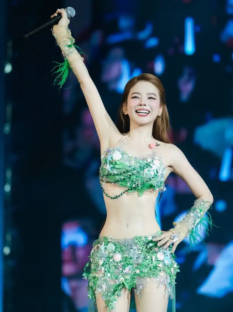 DJ Mie diện bikini quyến rũ trong những khung hình đẹp