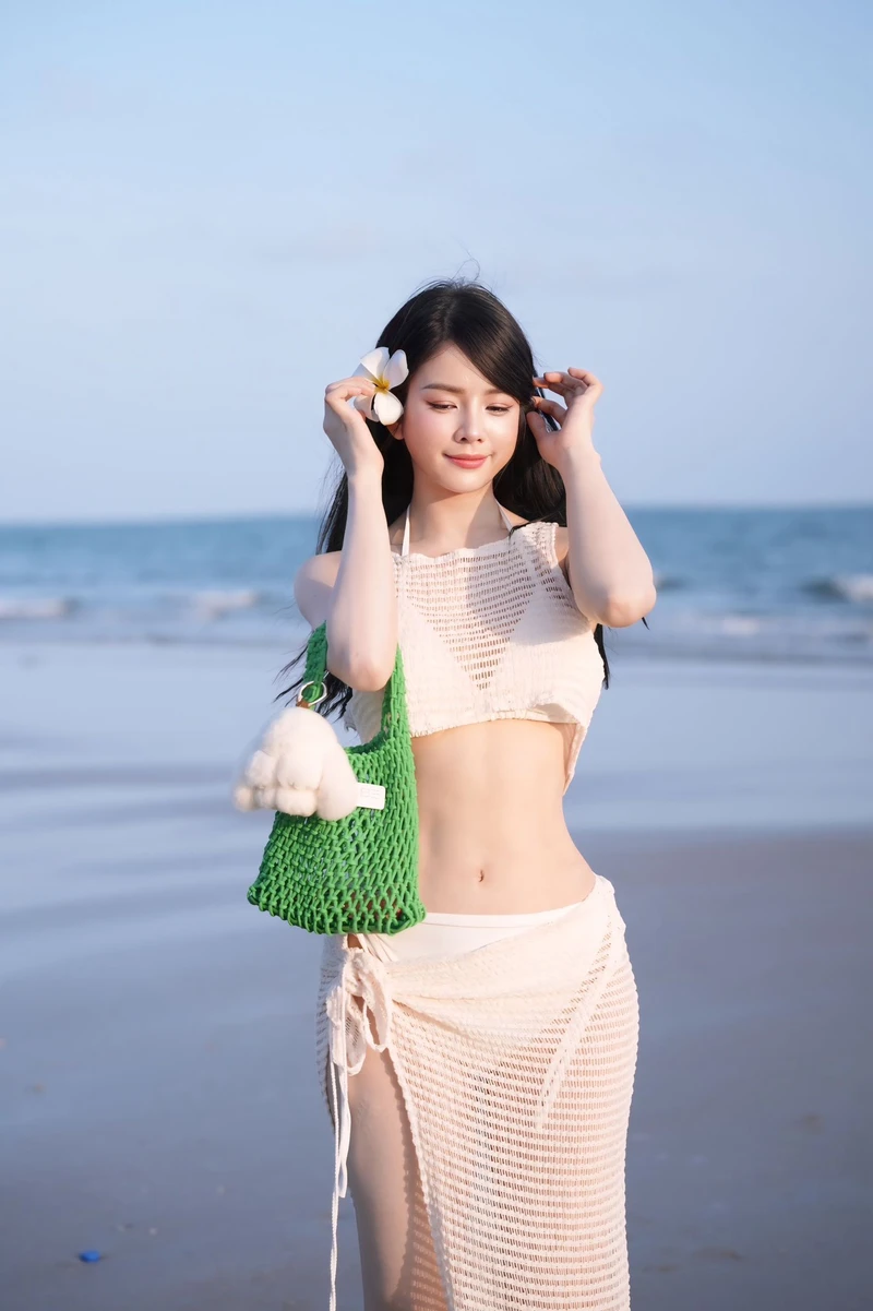 DJ Mie diện bikini với vẻ đẹp trẻ trung và năng động