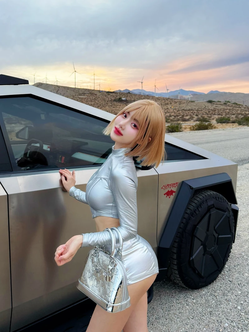 DJ Soda diện bikini thời thượng tại resort ven biển mùa hè