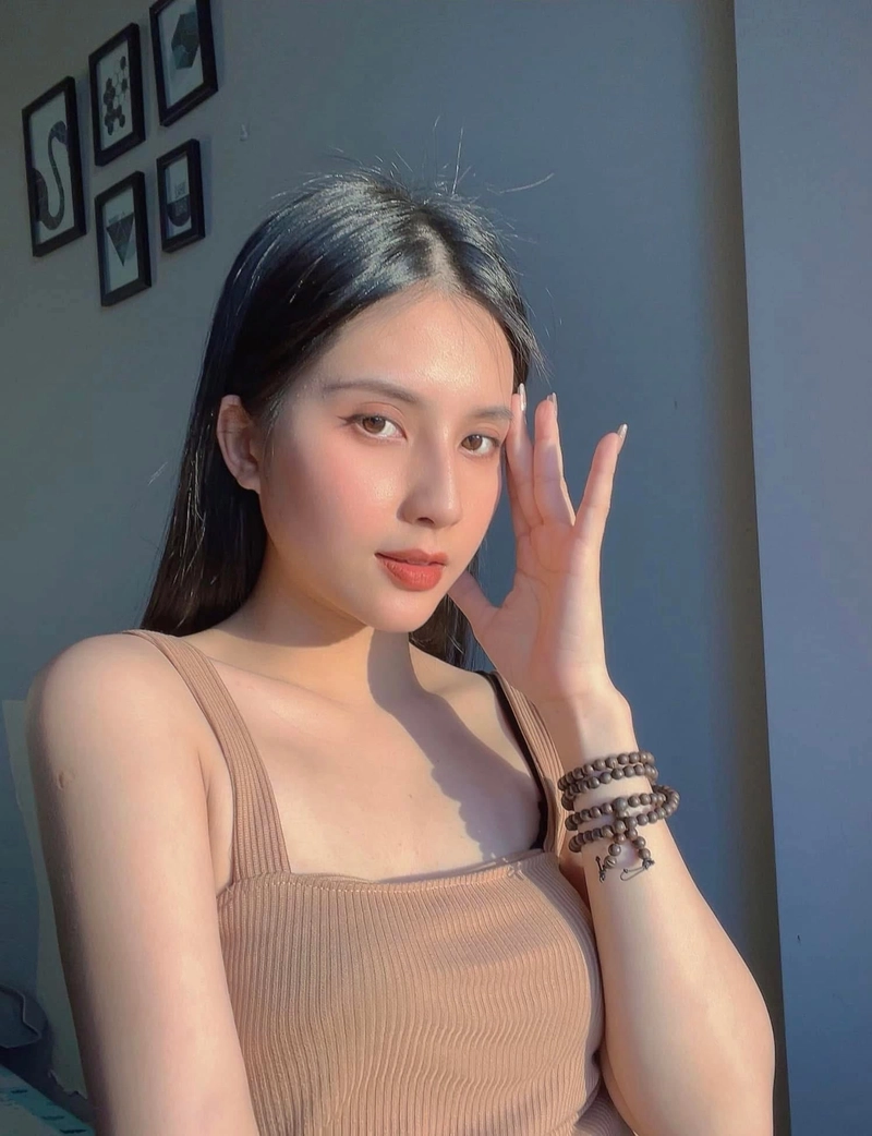 Gái đẹp thiên an bikini nâu tây