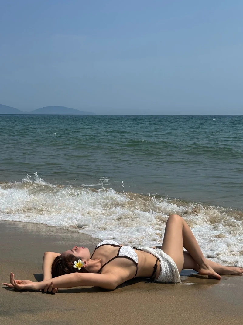 Gái xinh TikTok mặc bikini thu hút ánh nhìn đàn ông