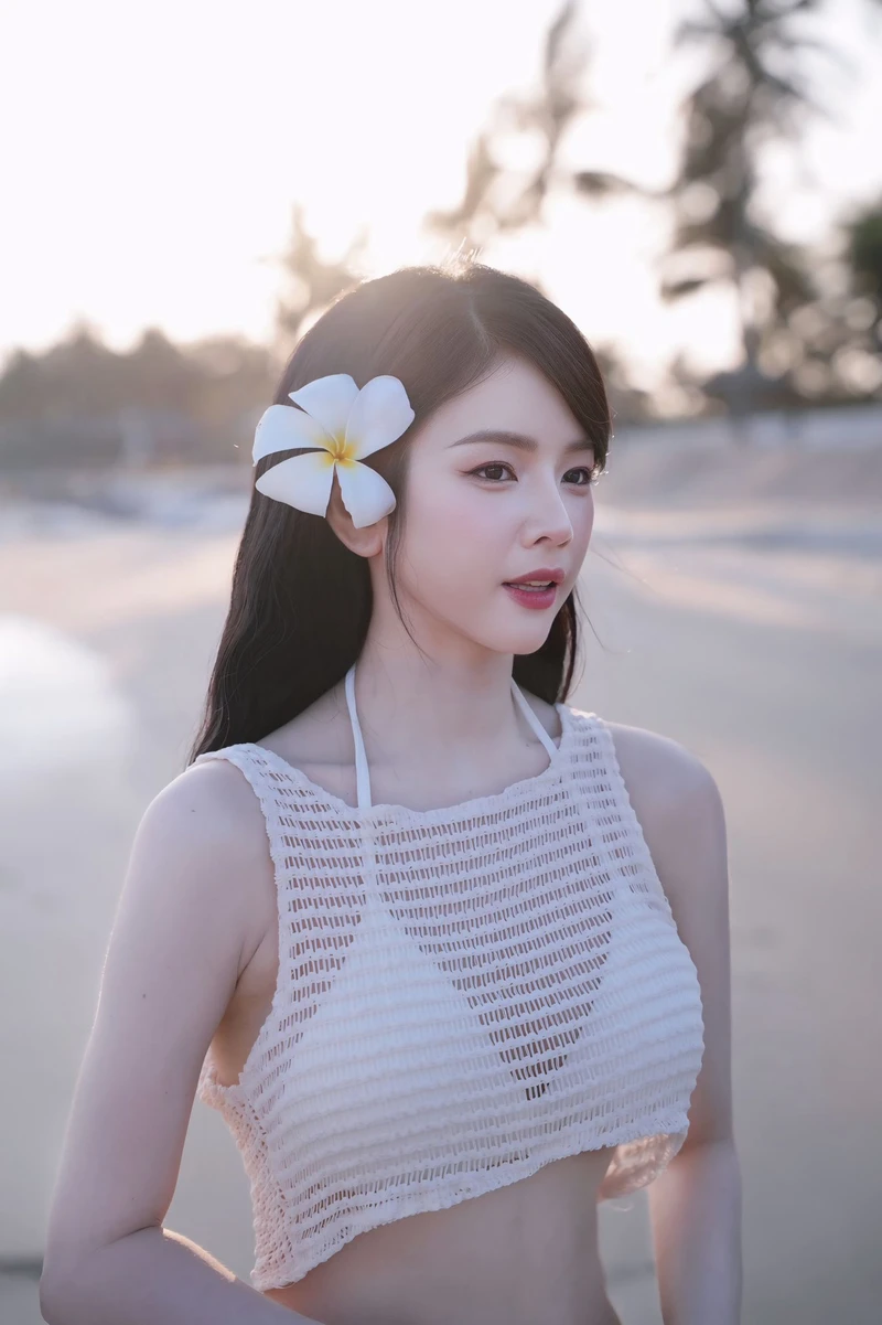 Góc chụp DJ Mie bikini tôn đường cong mềm mại tự nhiên