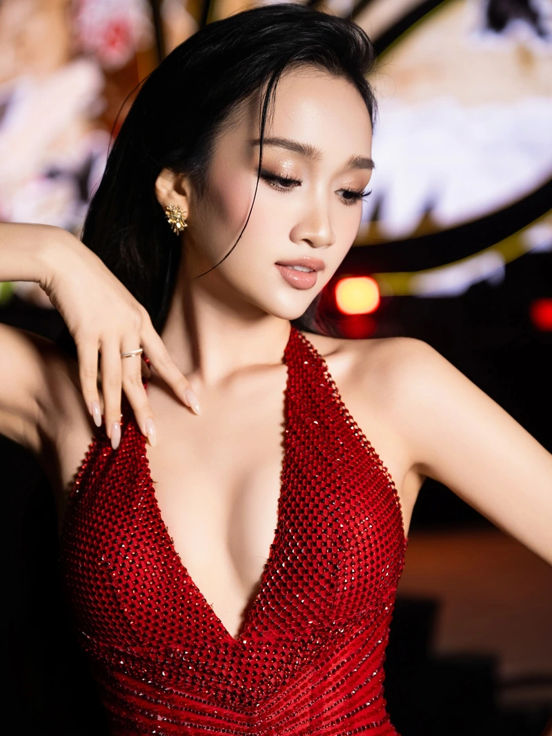 Gương mặt nổi bật của Trà Giang bikini thu hút người xem ảnh