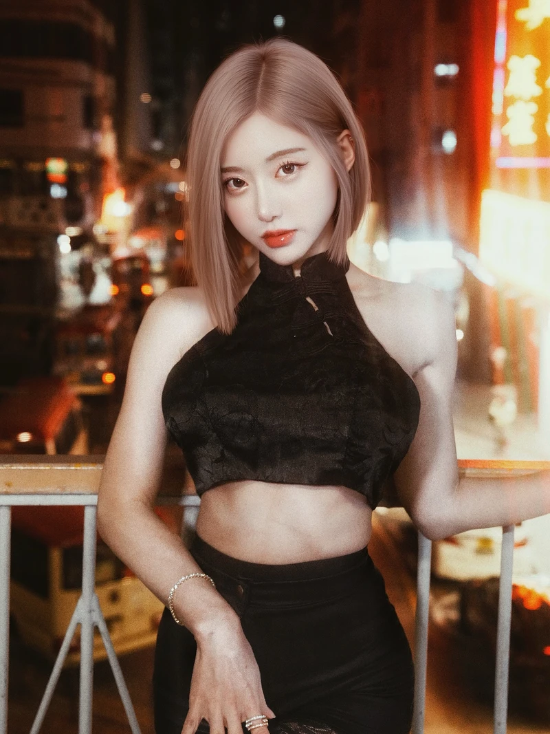 Gương mặt rạng rỡ của DJ Soda giữa khung cảnh biển xanh