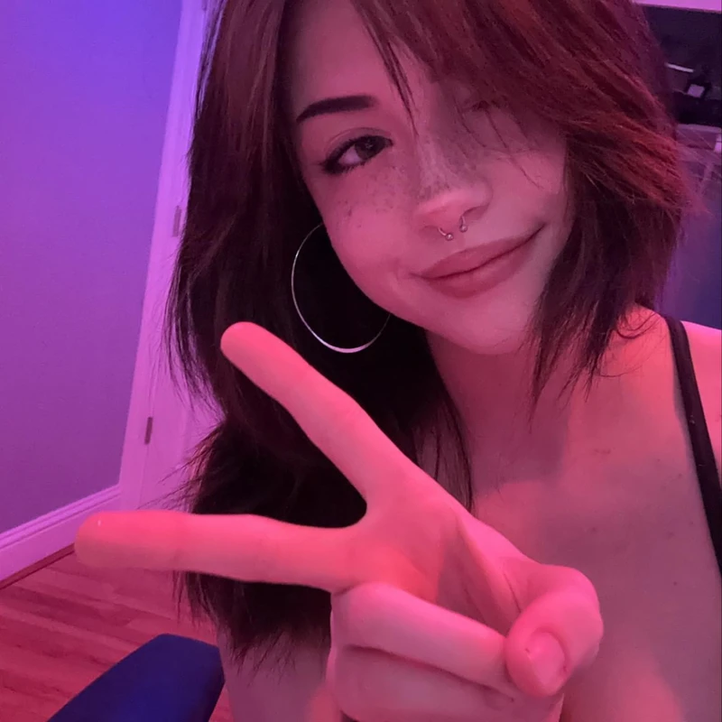 Hiệu ứng ánh sáng giúp Hannah Owo bikini nổi bật hơn