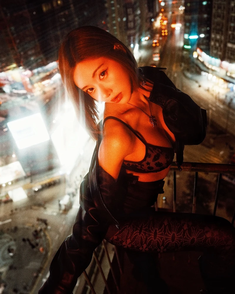 Hình ảnh DJ Soda bikini khoe vóc dáng giữa biển xanh