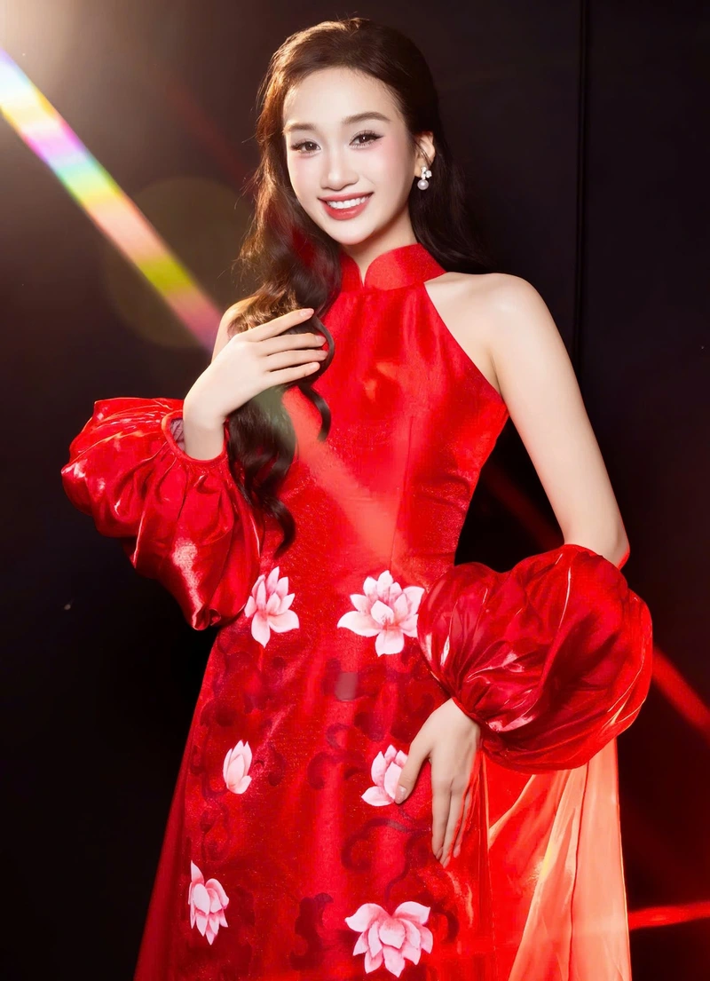 Hình nền Trà Giang bikini dành cho điện thoại và máy tính đẹp