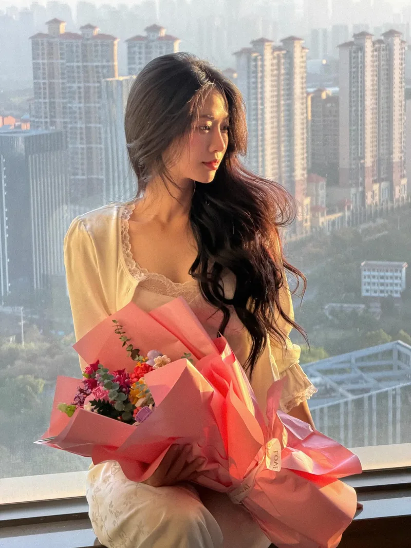 Lê Bống bikini hở khoe trọn đường cong quyến rũ
