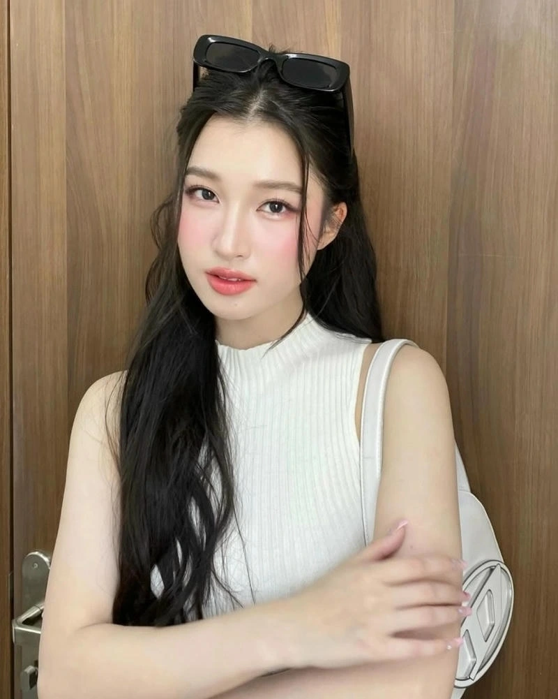 Mood mùa hè của Phương Nhi bikini mang vẻ nhẹ nhàng nổi bật