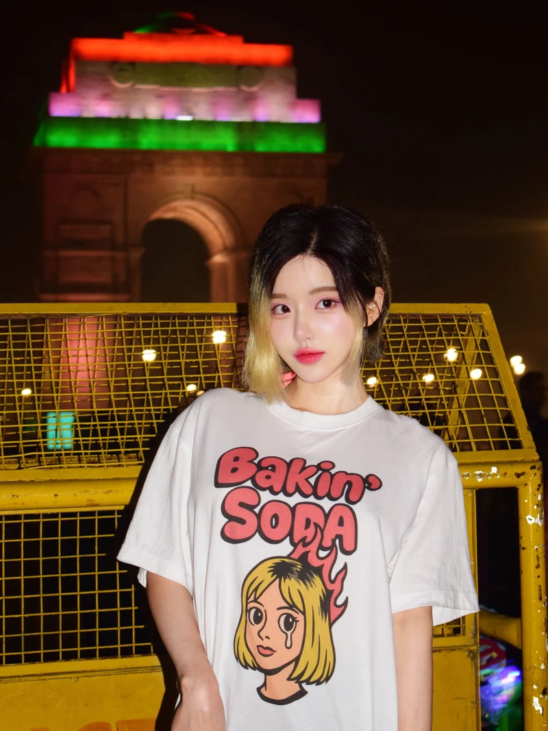 Mỹ nữ DJ Soda bikini đẹp giữa khung cảnh biển trong xanh