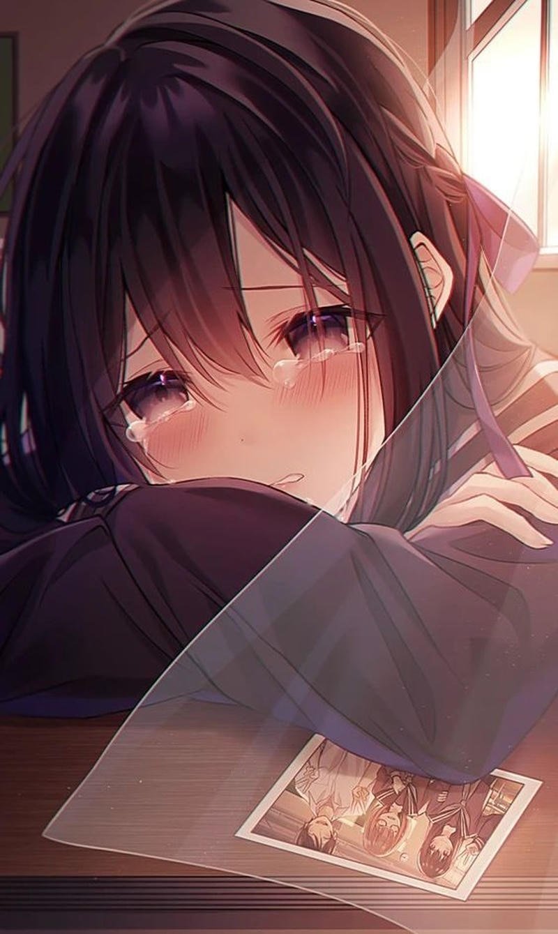 Nữ anime buồn khóc với giọt lệ long lanh