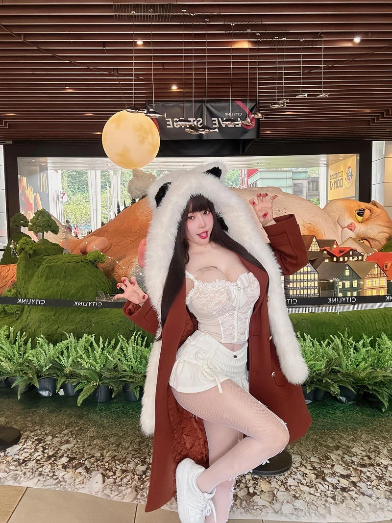 Nữ mẫu Tiny Asa bikini với vẻ đẹp nhẹ nhàng nhưng nổi bật