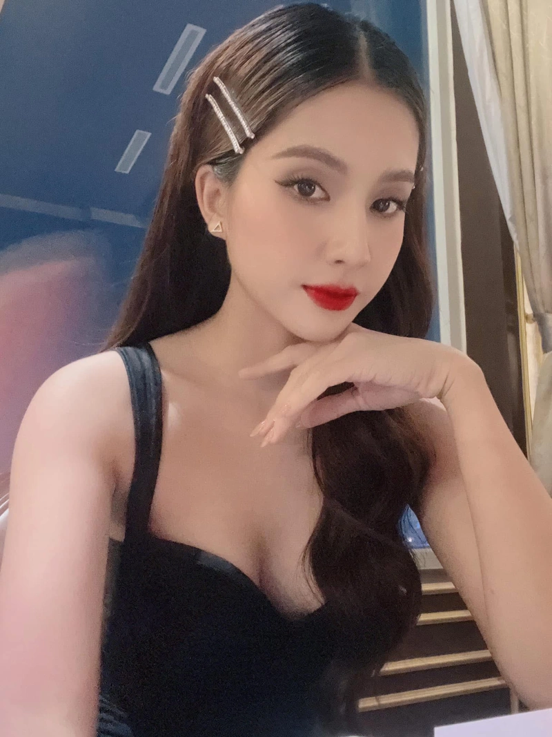 Thiên an bikini chụp hình tự sướng