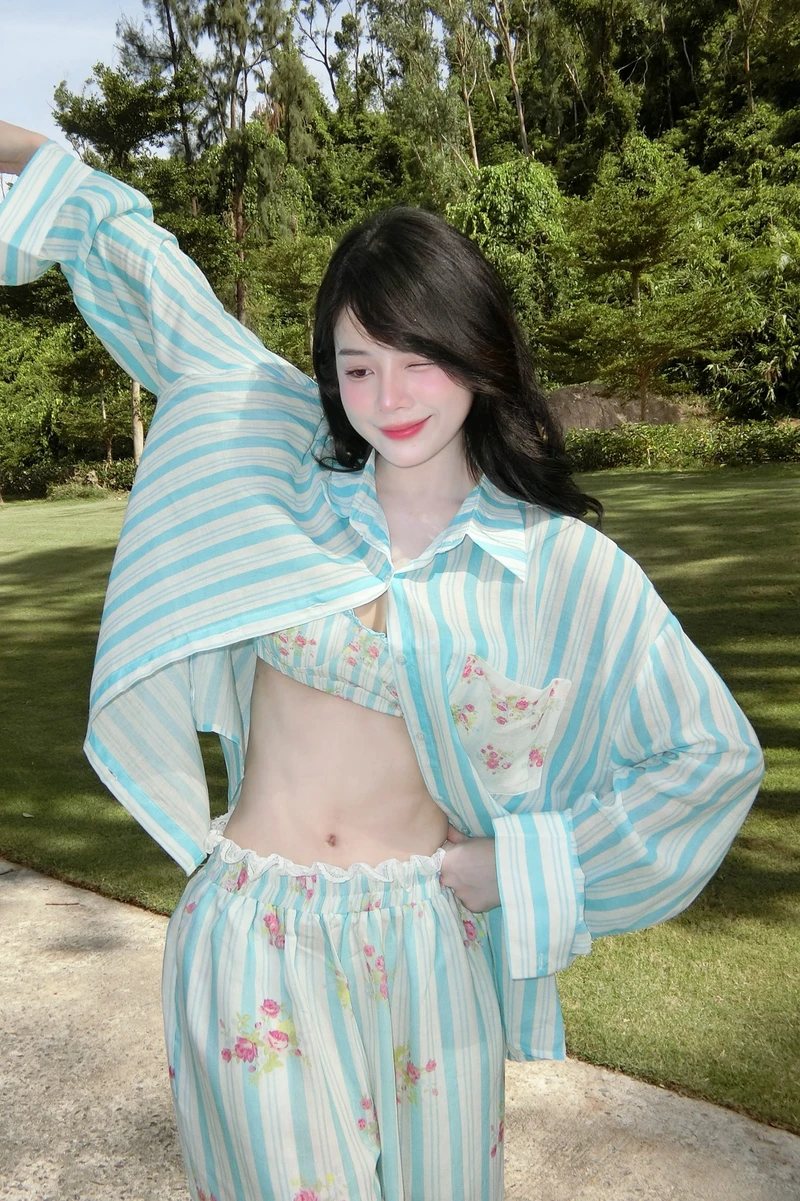 Vibe mùa hè trong ảnh DJ Mie bikini mang cảm giác thư giãn