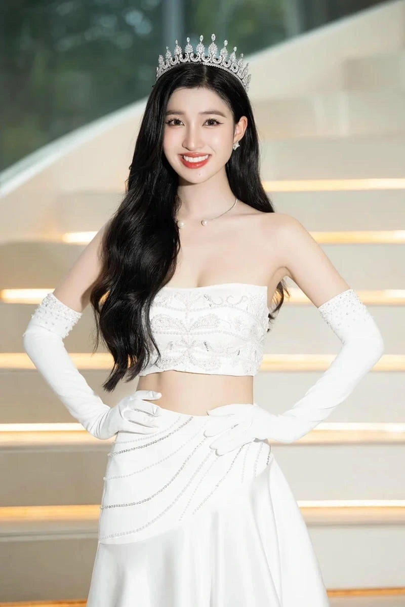 Vibe nàng thơ của Phương Nhi bikini cực kỳ cuốn hút nhẹ nhàng