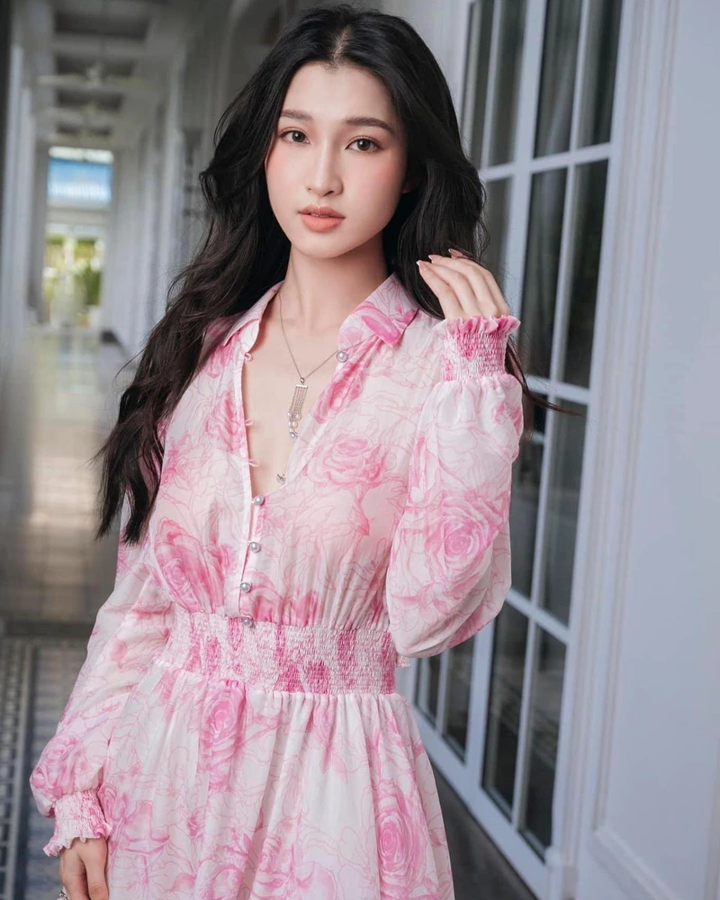 Vóc dáng ảnh Phương Nhi bikini mang phong cách chill đầy cuốn hút