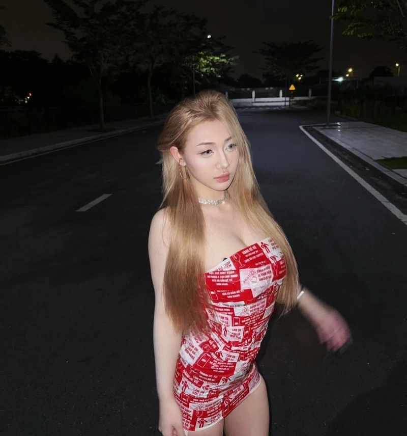 Ảnh Trần Hà Linh bikini chất lượng cao sắc nét