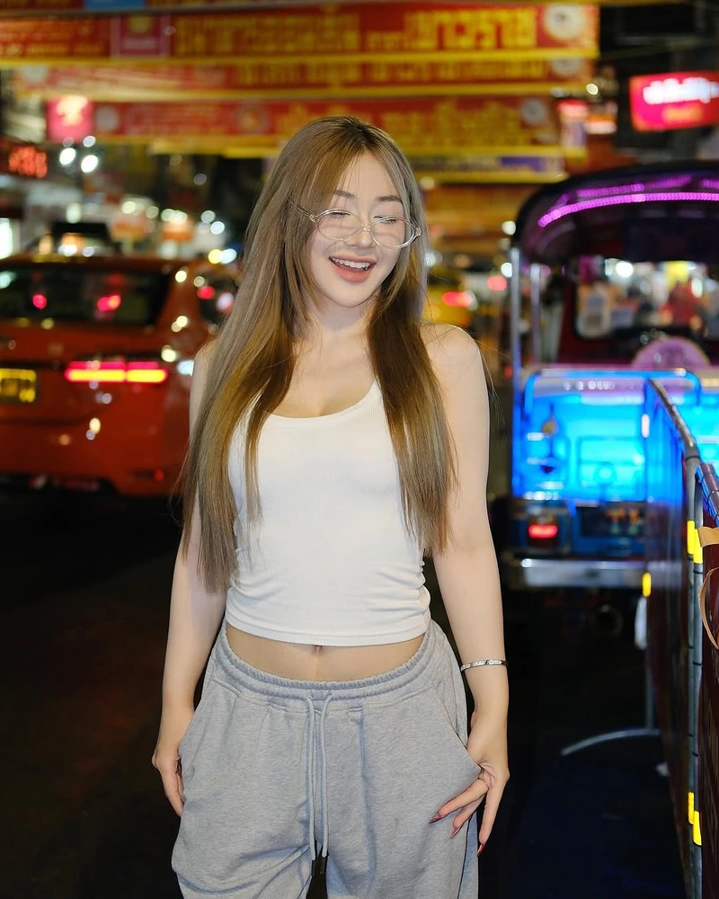 Ảnh Trần Hà Linh bikini trong phong cách mùa hè đẹp mắt
