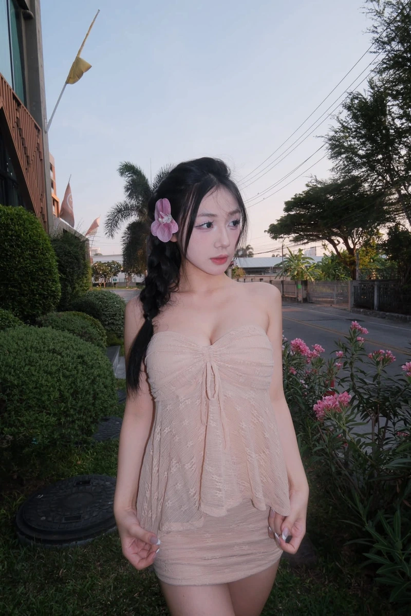 Ảnh Trần Hà Linh bikini với nhan sắc nổi bật cuốn hút