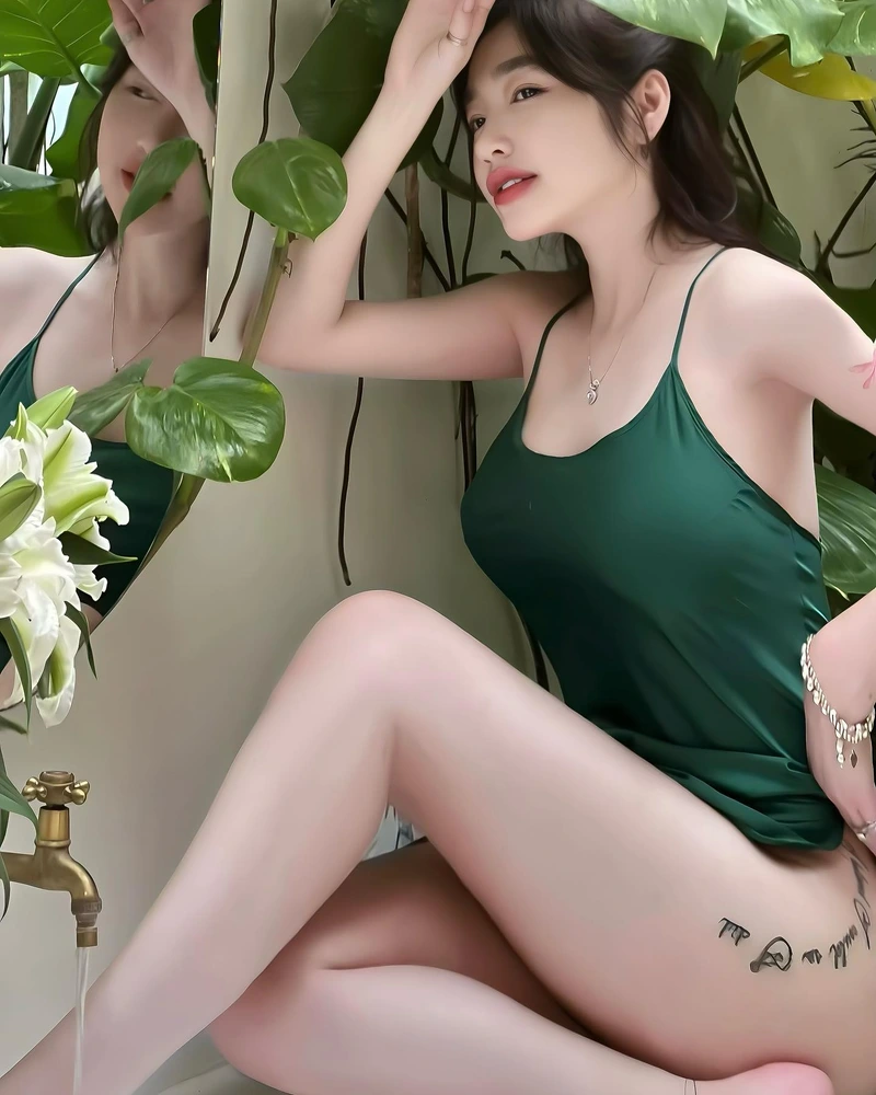 Gương mặt xinh đẹp của Elly Trần bikini sexy