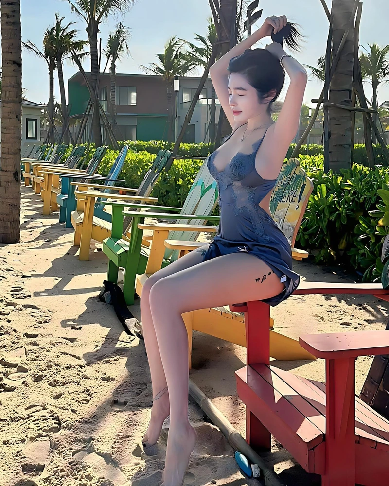 Hình ảnh Elly Trần bikini sexy cùng thần thái nổi bật