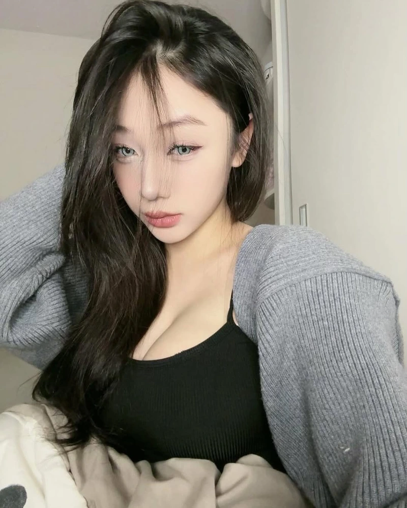 Hình ảnh Trần Hà Linh bikini cùng phong cách trẻ trung