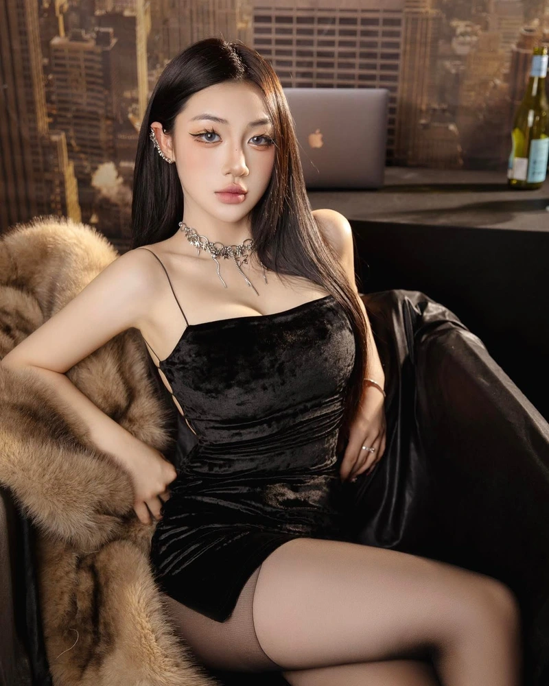 Trần Hà Linh bikini cùng phong cách thời trang mùa hè
