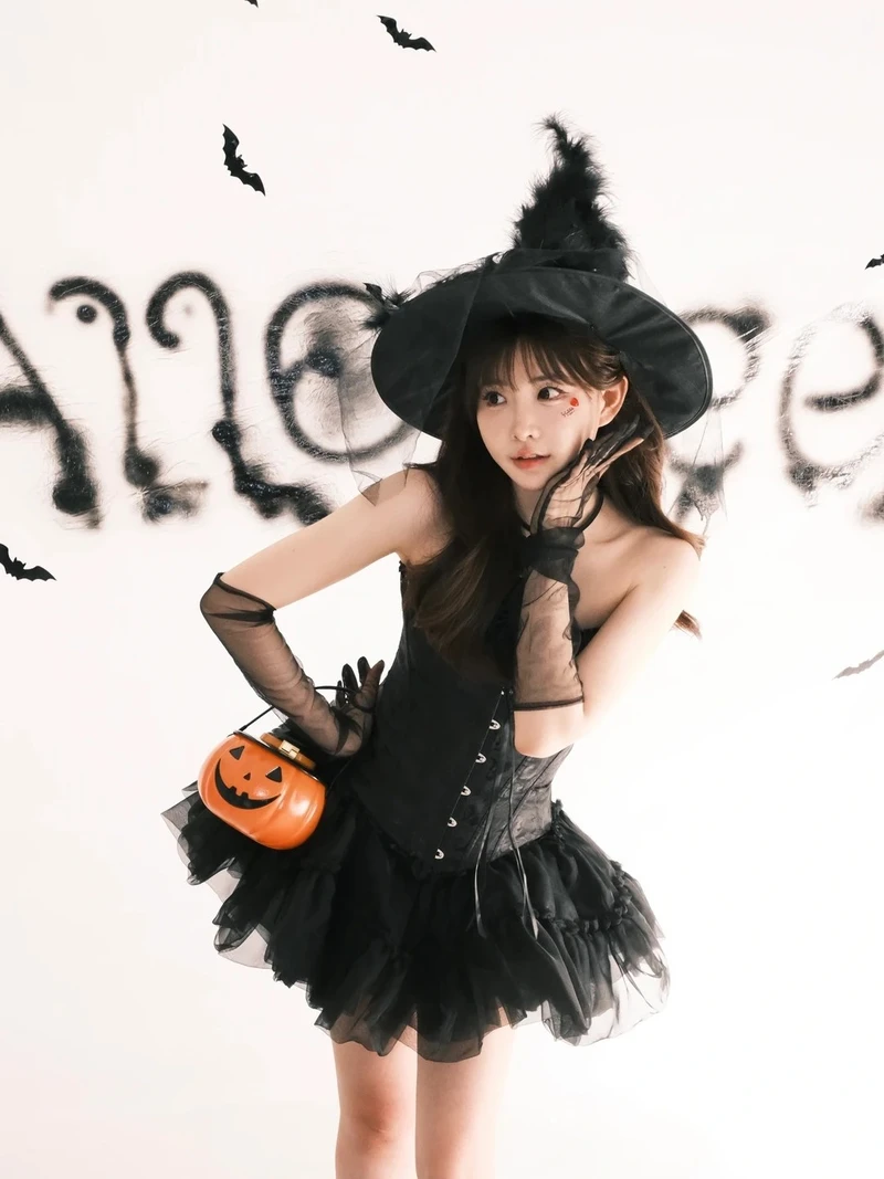 ảnh nhân vật cosplay phù thủy nữ tính