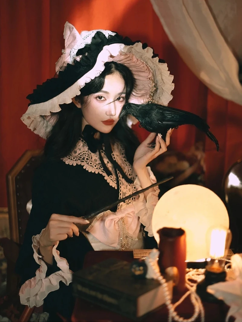 cosplay phù thủy với chiếc mũ nhọn