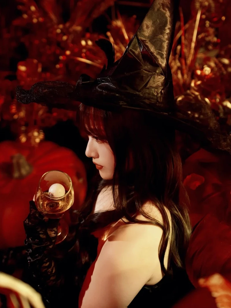 cosplay phù thủy với trang phục ma thuật