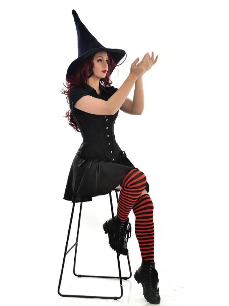 cosplay phù thủy xinh đẹp phong cách gothic