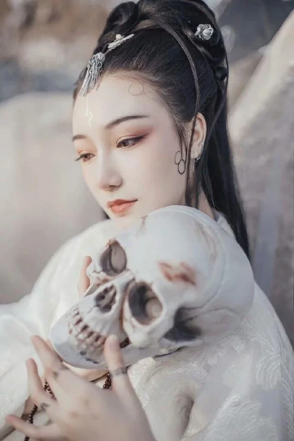 Bạch cốt tinh cosplay hình đẹp quyến rũ