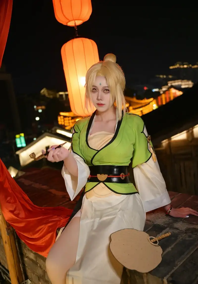 ảnh cosplay Tsunade đẹp nổi bật trong anime Naruto