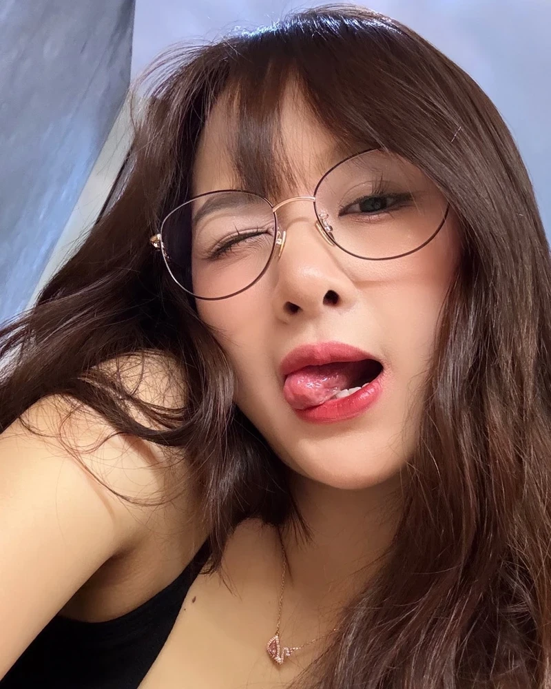 Ảnh Gấm Kami bikini khoe vòng một đầy đặn quyến rũ