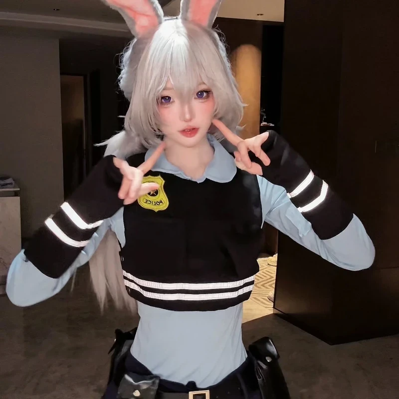 Ảnh cảnh sát cosplay quyến rũ ấn tượng