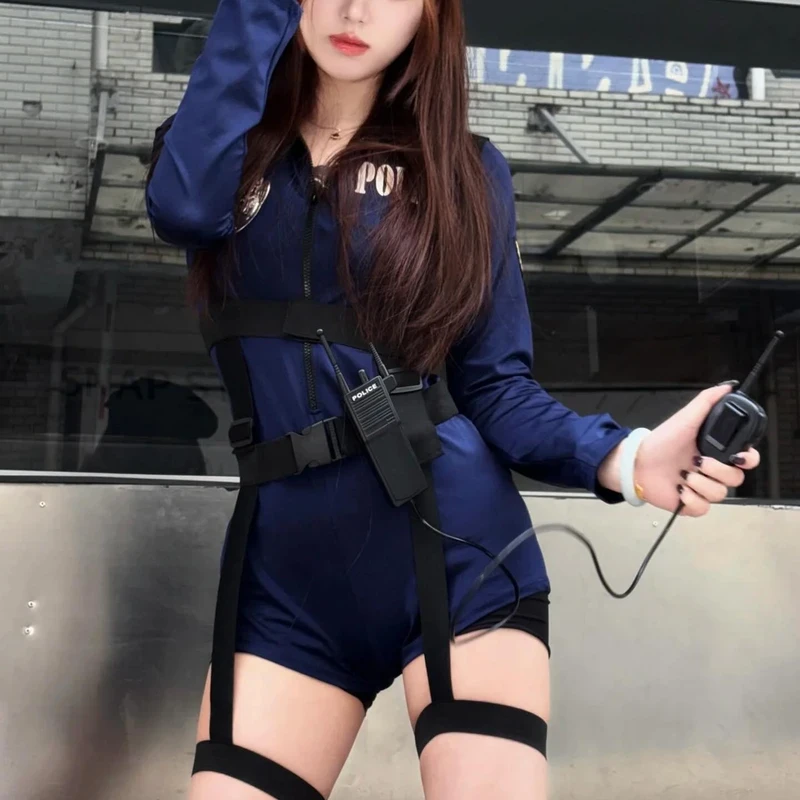 Ảnh cosplay cảnh sát oai phong cuốn hút