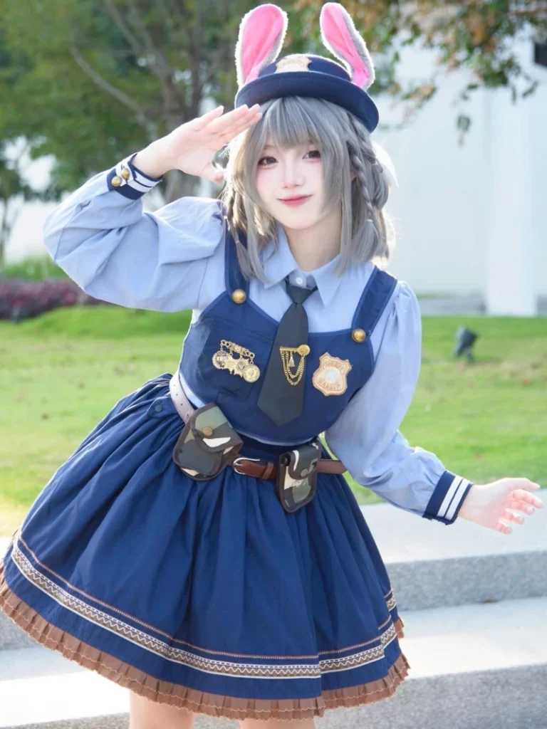 Cosplay cảnh sát phong cách sắc sảo