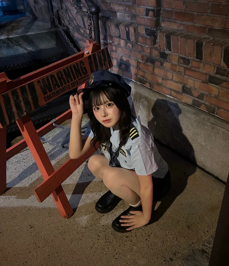 Cosplay cảnh sát thần thái mạnh mẽ