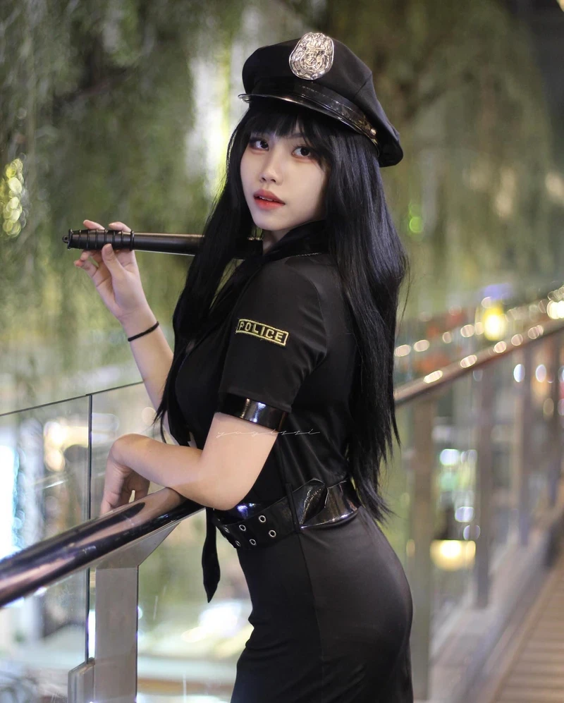 Hình ảnh cosplay cảnh sát đầy khí chất