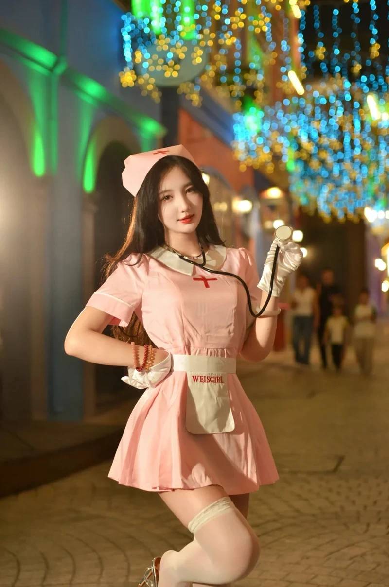 Hình y tá cosplay dịu dàng duyên dáng