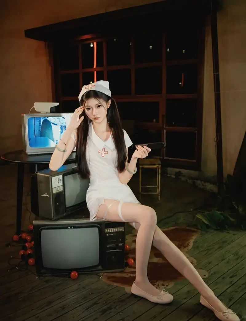 ảnh cosplay y tá quyến rũ và đầy ấn tượng