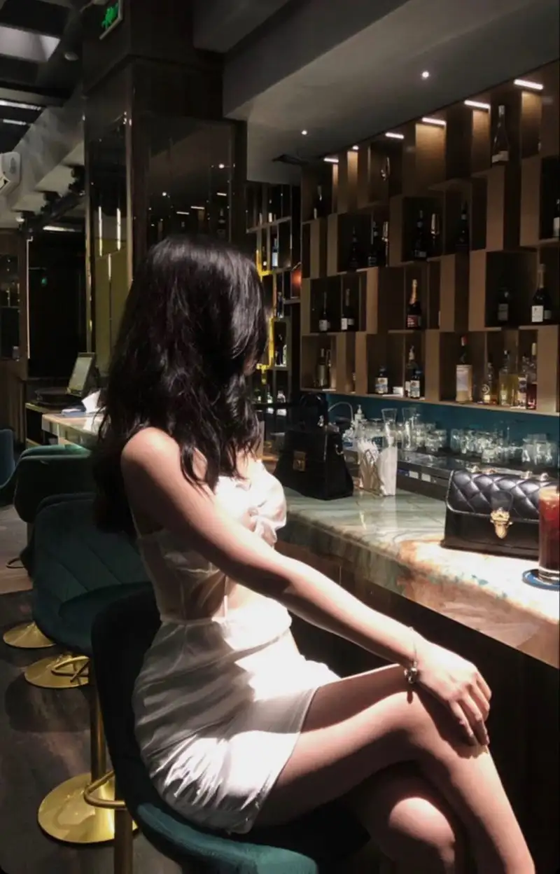 ảnh đẹp gái xinh đi bar