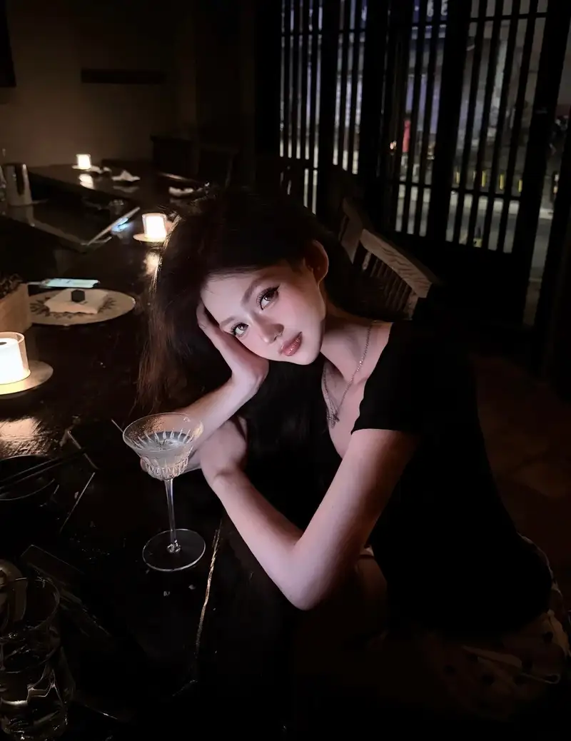 ảnh gái xinh đi bar quyến rũ