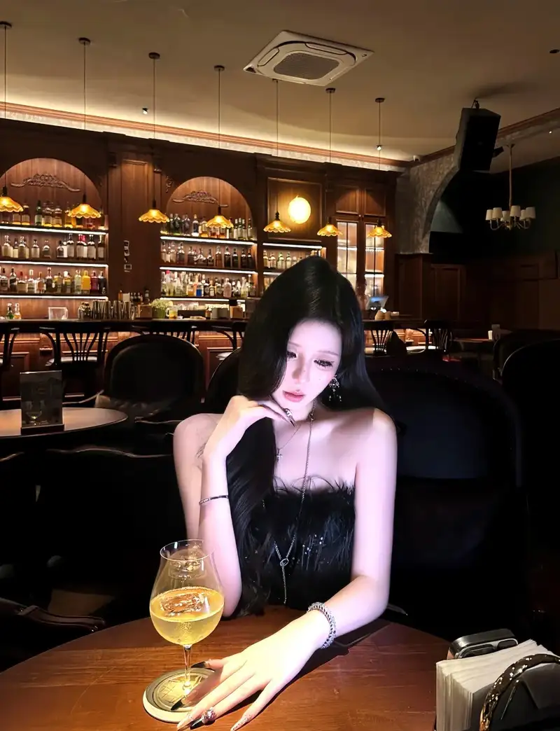 gái xinh đi bar phong cách trẻ trung