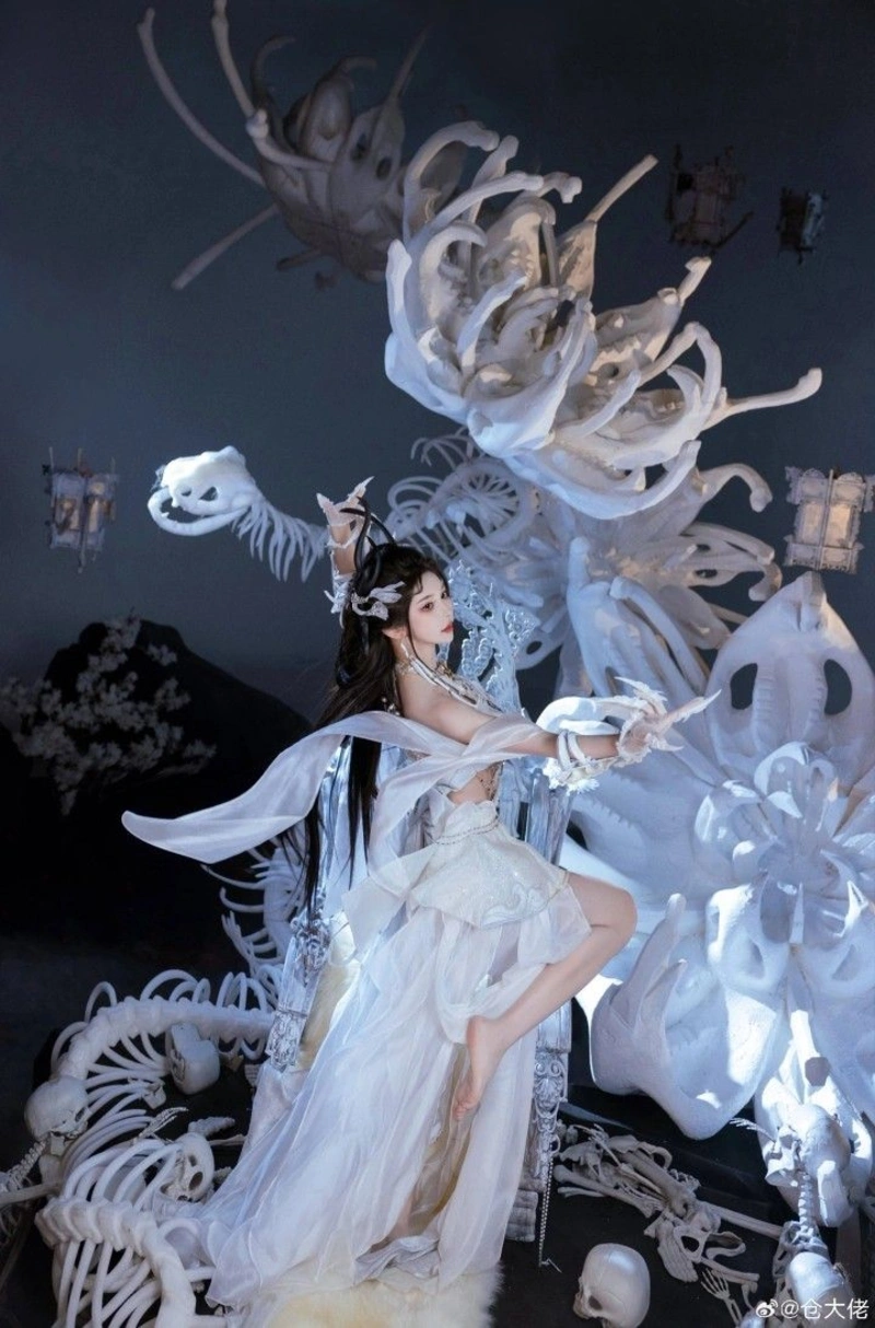 Ảnh Bạch Cốt Tinh cosplay kiều diễm mê hoặc