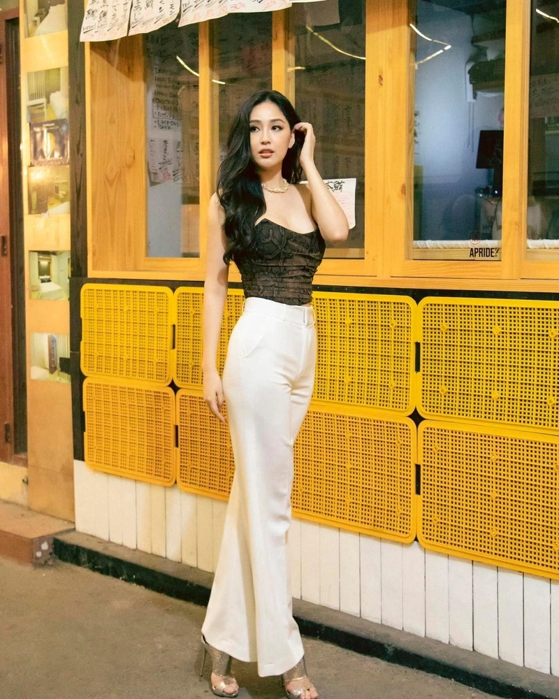 Ảnh Mai Phương Thúy với bikini sexy gợi cảm duyên dáng
