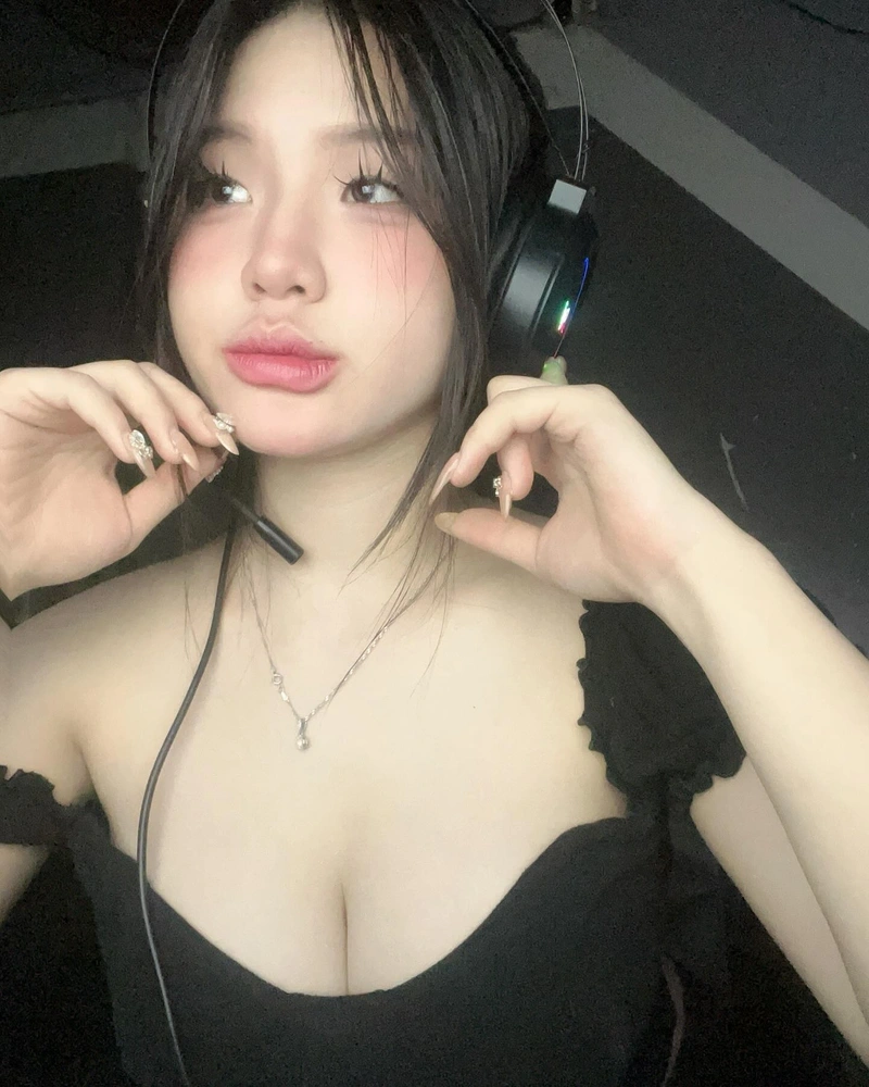 Ảnh TikToker Lan Xinh Yêu Lanhxinhyeu06 mông to tròn